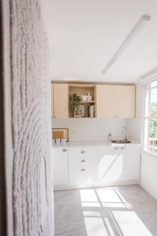 Studio 26: Central, Hampton'S Poolside Hideaway Кофс-Харбор Экстерьер фото